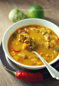 Dietetyczna, pikantna zupa curry z kurczakiem